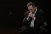 新昌特斯拉股价收涨超3%：特朗普无意沟通，马斯克父亲劝儿子低头